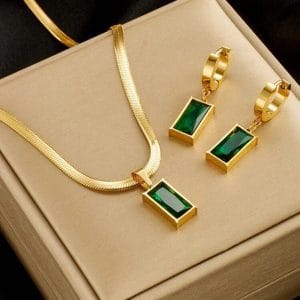 VELNYRA Emerald Aura Necklace Set