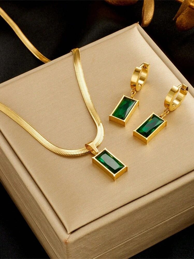 VELNYRA Emerald Aura Necklace Set