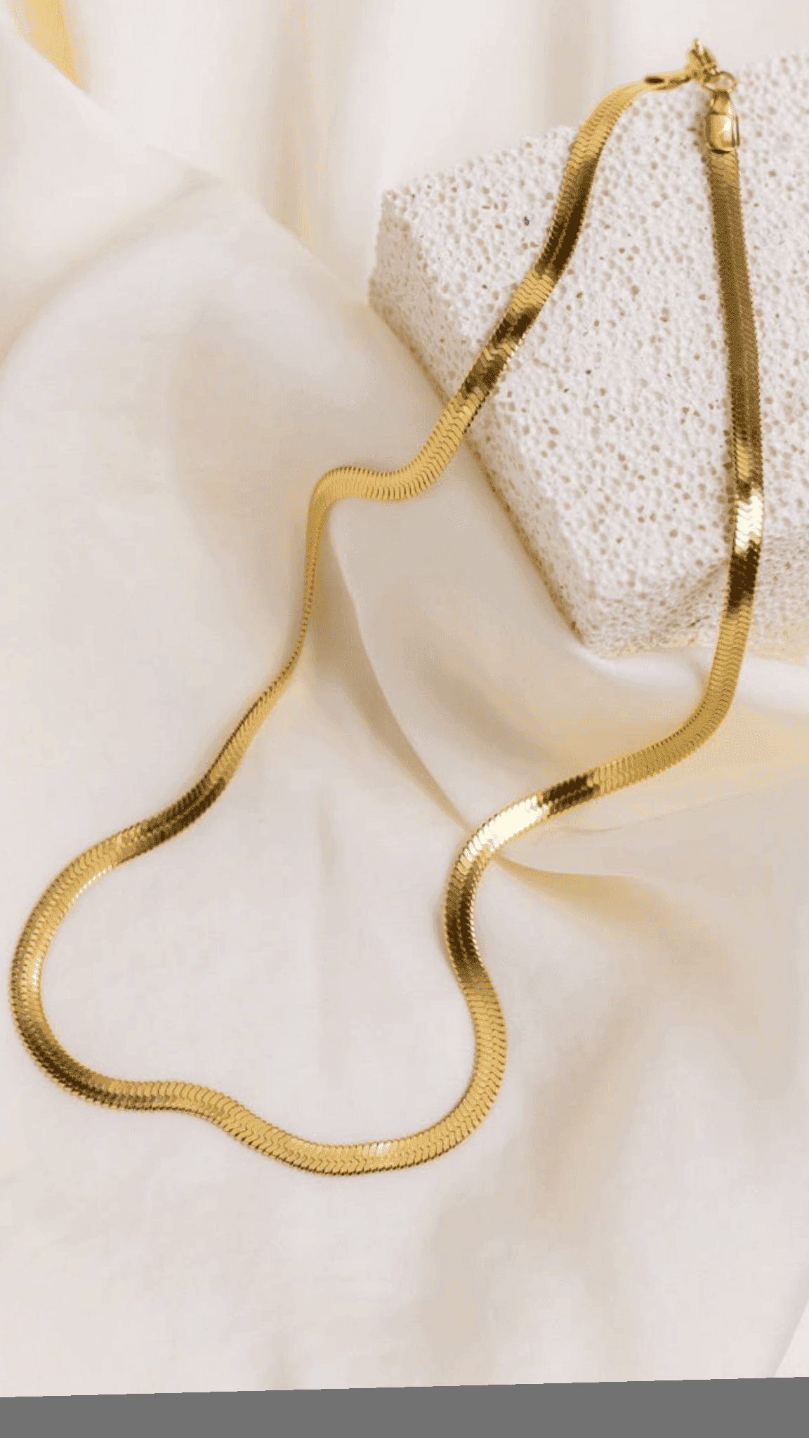 VELNYRA gold herringbone chain
